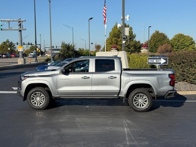 Chevrolet Colorado Vehicle Full-screen Gallery Image 02
