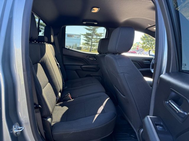 Chevrolet Colorado Vehicle Full-screen Gallery Image 10