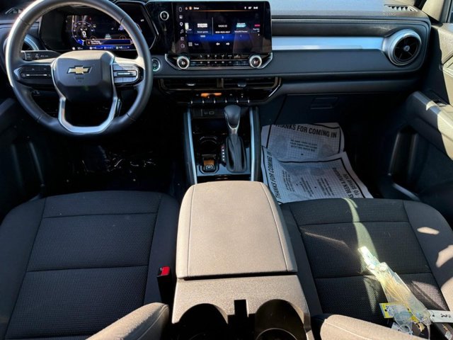 Chevrolet Colorado Vehicle Full-screen Gallery Image 11