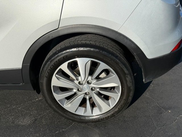 Buick Encore Vehicle Full-screen Gallery Image 04