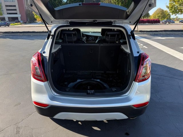 Buick Encore Vehicle Full-screen Gallery Image 05