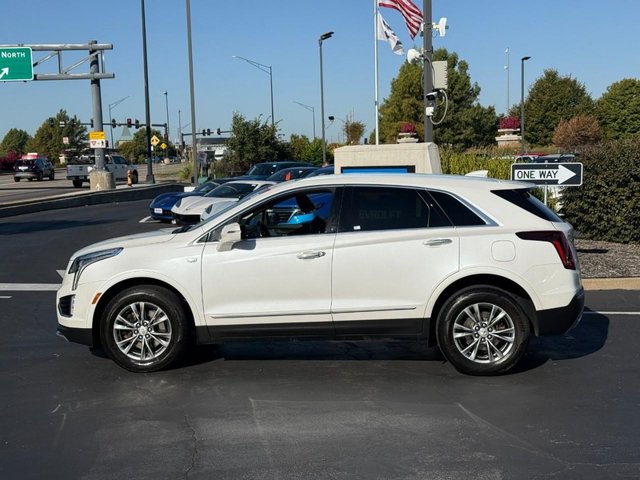 Cadillac XT5 Vehicle Full-screen Gallery Image 02