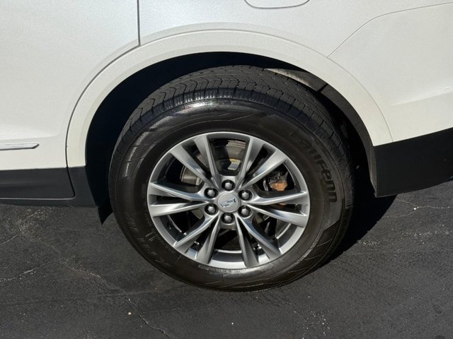 Cadillac XT5 Vehicle Full-screen Gallery Image 04