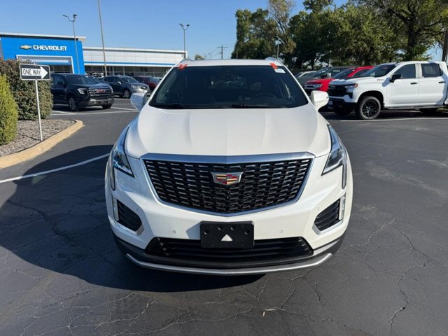Cadillac XT5 Vehicle Full-screen Gallery Image 09