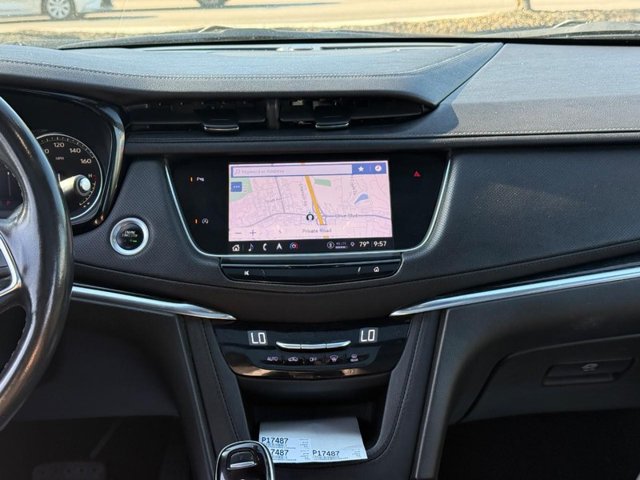 Cadillac XT5 Vehicle Full-screen Gallery Image 13