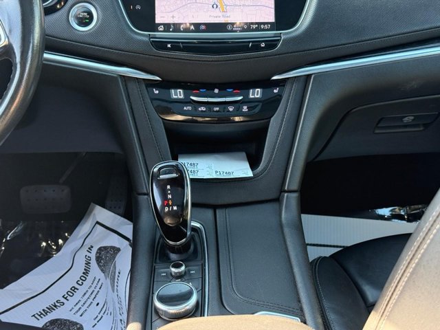 Cadillac XT5 Vehicle Full-screen Gallery Image 15