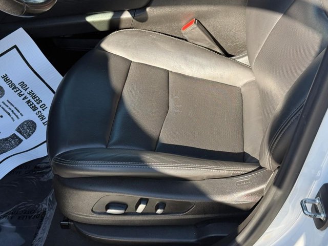 Cadillac XT5 Vehicle Full-screen Gallery Image 19