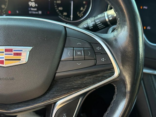 Cadillac XT5 Vehicle Full-screen Gallery Image 22