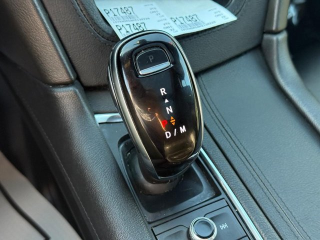 Cadillac XT5 Vehicle Full-screen Gallery Image 24