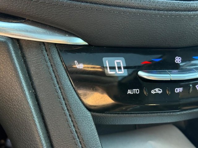 Cadillac XT5 Vehicle Full-screen Gallery Image 25