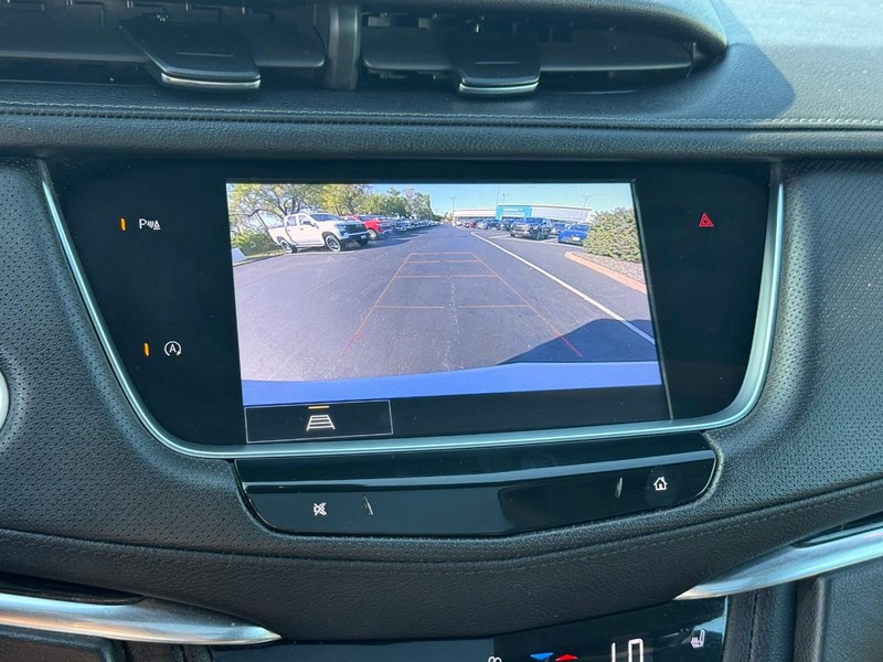 Cadillac XT5 Vehicle Full-screen Gallery Image 26