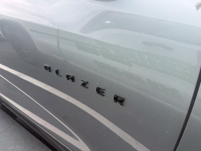Chevrolet Blazer Vehicle Full-screen Gallery Image 05