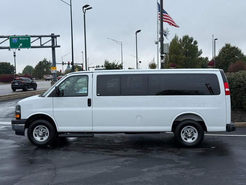 Chevrolet Express Passenger Vehicle Full-screen Gallery Image 2