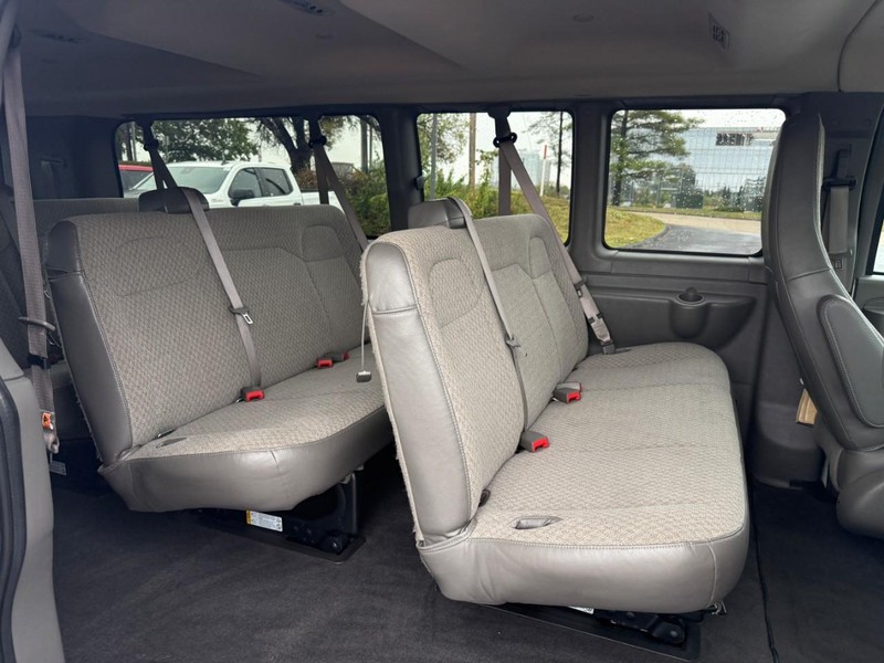 Chevrolet Express Passenger Vehicle Full-screen Gallery Image 8