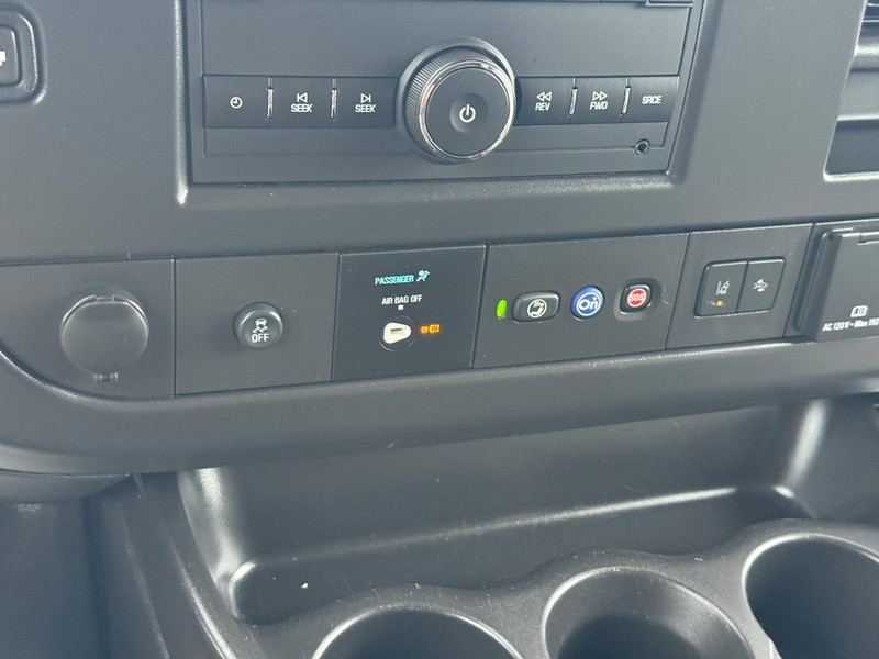 Chevrolet Express Passenger Vehicle Full-screen Gallery Image 19
