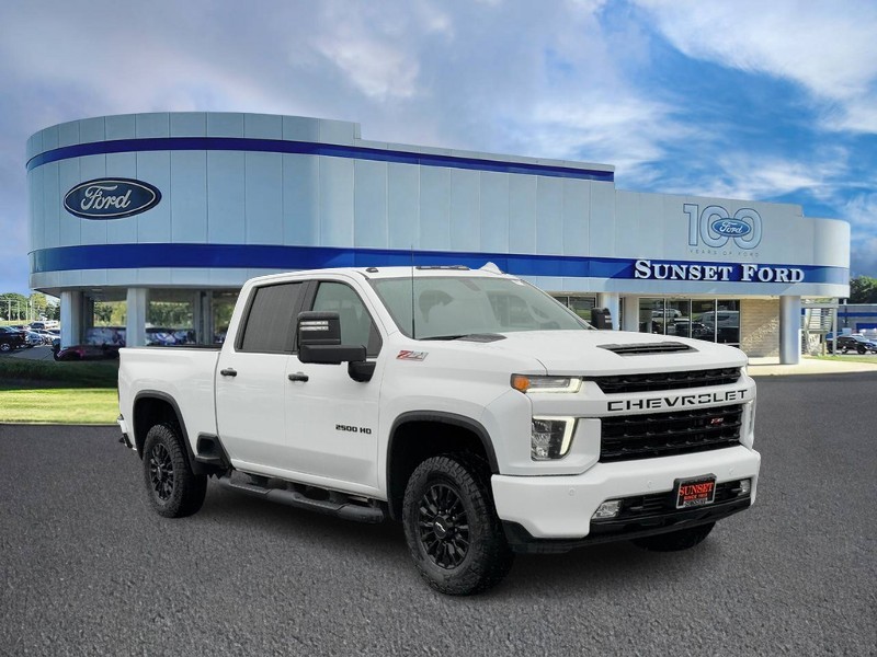 Chevrolet Silverado 2500HD Vehicle Full-screen Gallery Image 01