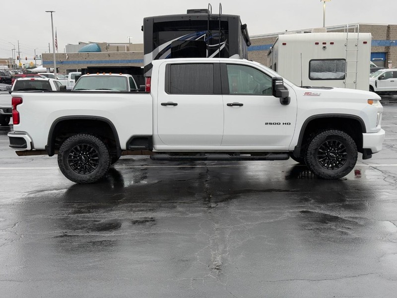 Chevrolet Silverado 2500HD Vehicle Full-screen Gallery Image 02