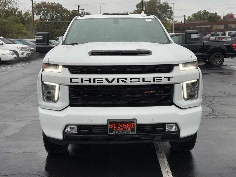 Chevrolet Silverado 2500HD Vehicle Full-screen Gallery Image 09