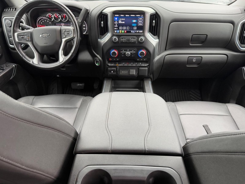 Chevrolet Silverado 2500HD Vehicle Full-screen Gallery Image 11