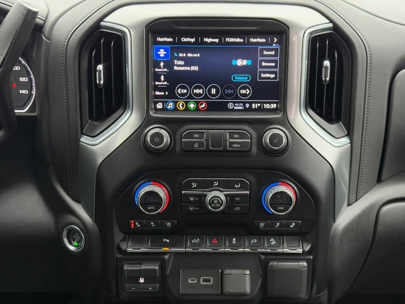 Chevrolet Silverado 2500HD Vehicle Full-screen Gallery Image 13