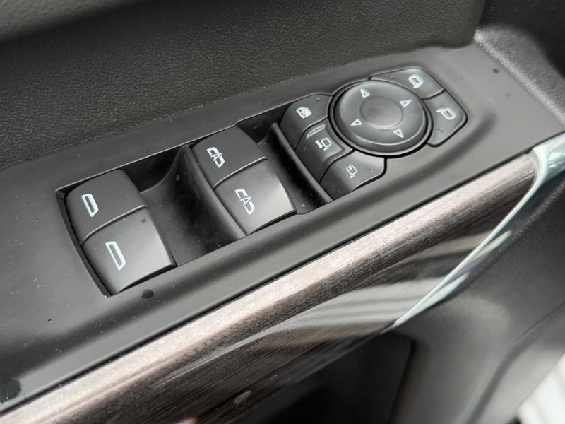 Chevrolet Silverado 2500HD Vehicle Full-screen Gallery Image 14