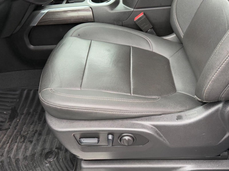 Chevrolet Silverado 2500HD Vehicle Full-screen Gallery Image 16