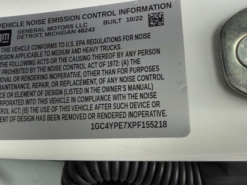 Chevrolet Silverado 2500HD Vehicle Full-screen Gallery Image 24