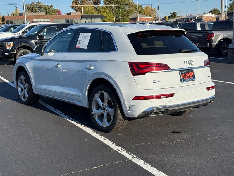 Audi Q5 Vehicle Full-screen Gallery Image 06