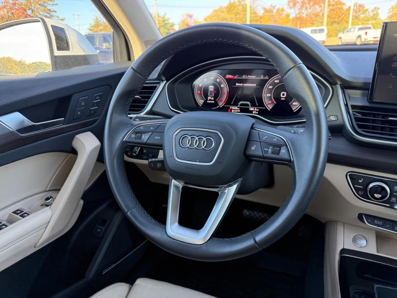 Audi Q5 Vehicle Full-screen Gallery Image 12