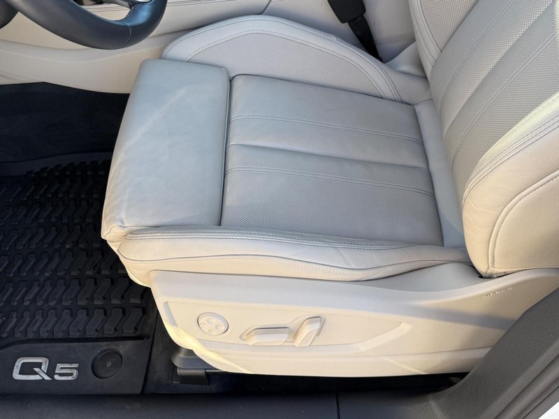 Audi Q5 Vehicle Full-screen Gallery Image 16