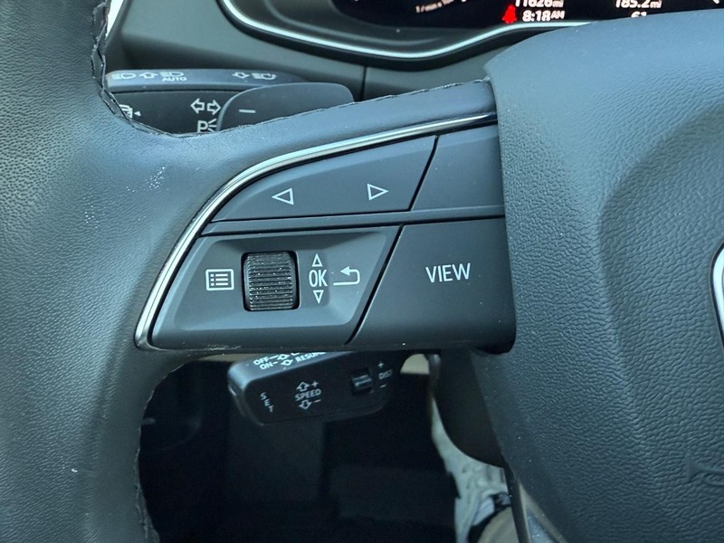 Audi Q5 Vehicle Full-screen Gallery Image 17