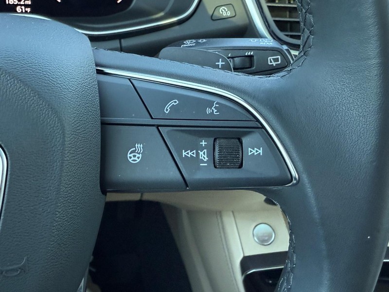 Audi Q5 Vehicle Full-screen Gallery Image 18