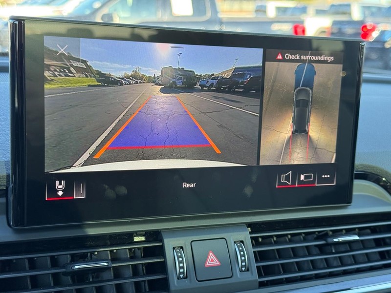 Audi Q5 Vehicle Full-screen Gallery Image 21