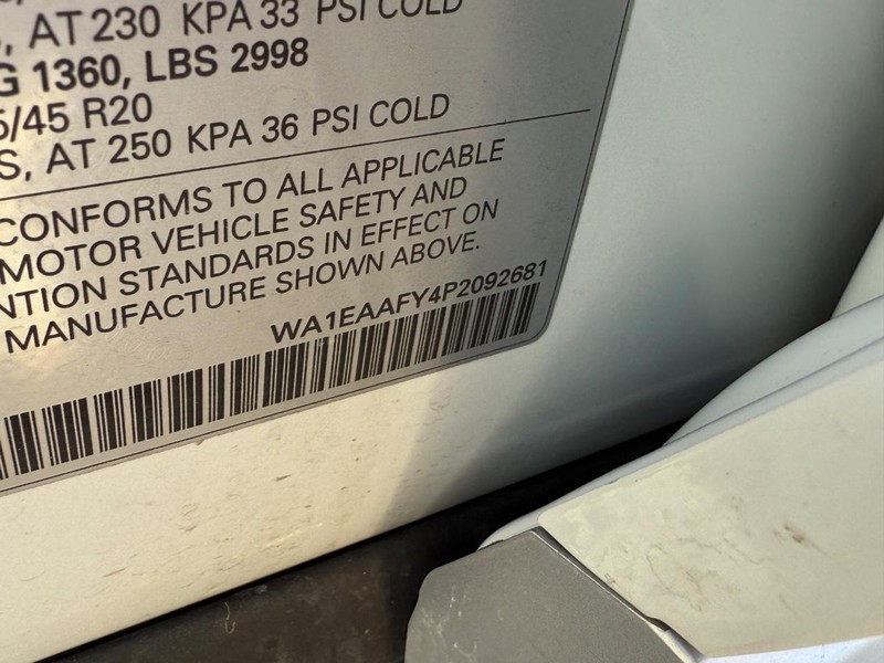 Audi Q5 Vehicle Full-screen Gallery Image 23