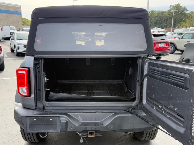 Ford Bronco Vehicle Full-screen Gallery Image 04