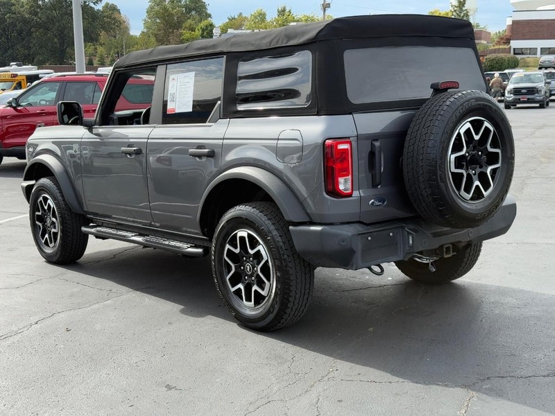 Ford Bronco Vehicle Full-screen Gallery Image 06