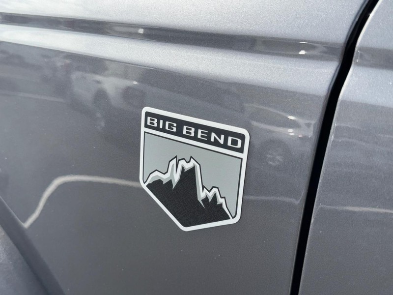 Ford Bronco Vehicle Full-screen Gallery Image 09