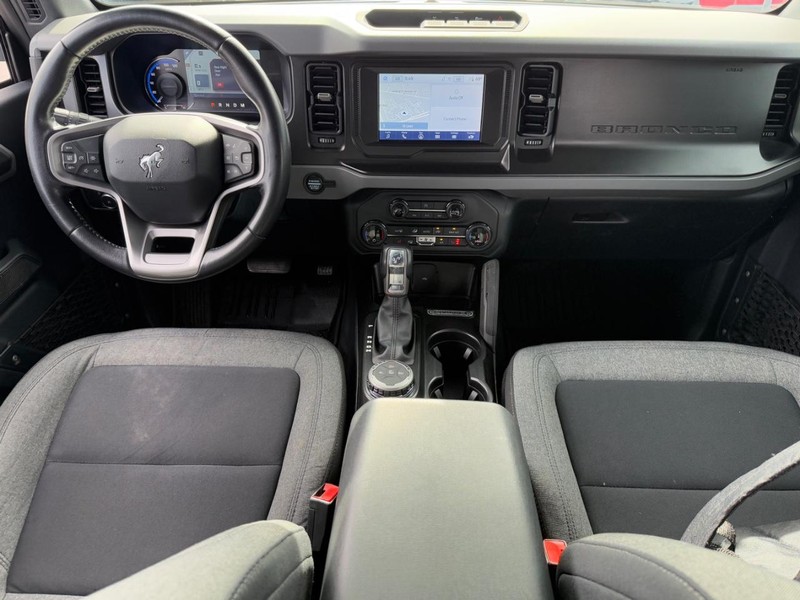 Ford Bronco Vehicle Full-screen Gallery Image 12