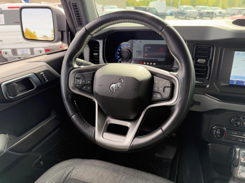 Ford Bronco Vehicle Full-screen Gallery Image 13