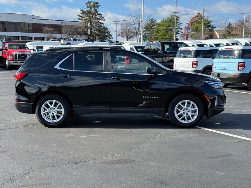 Chevrolet Equinox Vehicle Full-screen Gallery Image 02