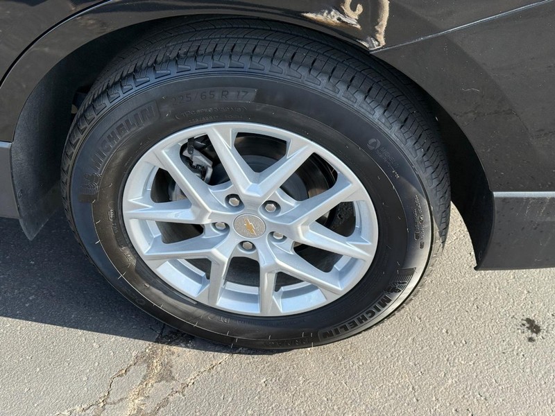 Chevrolet Equinox Vehicle Full-screen Gallery Image 07