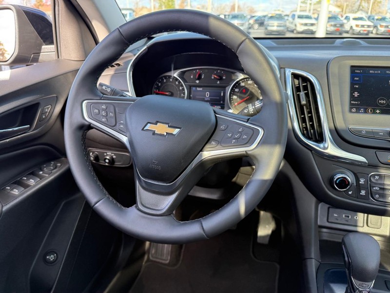Chevrolet Equinox Vehicle Full-screen Gallery Image 12