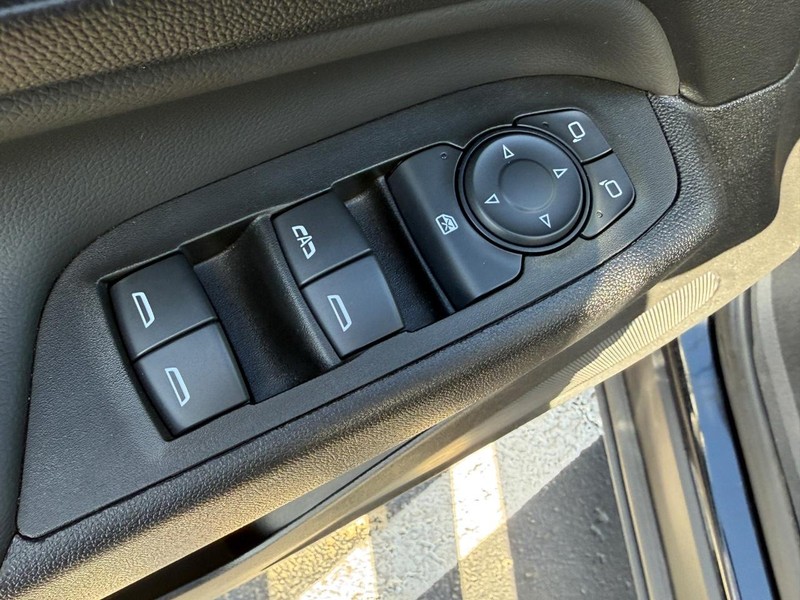 Chevrolet Equinox Vehicle Full-screen Gallery Image 14