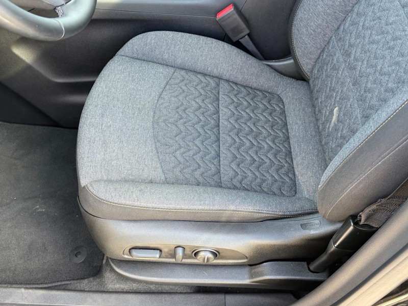 Chevrolet Equinox Vehicle Full-screen Gallery Image 15