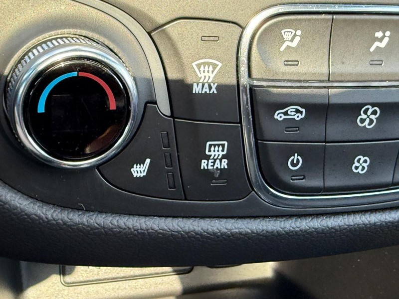 Chevrolet Equinox Vehicle Full-screen Gallery Image 21