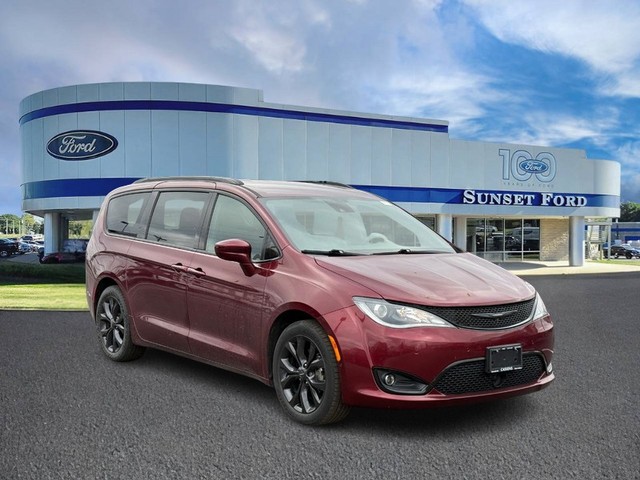 St. Louis MO 2019 Chrysler Pacifica more details - chrysler pacifica