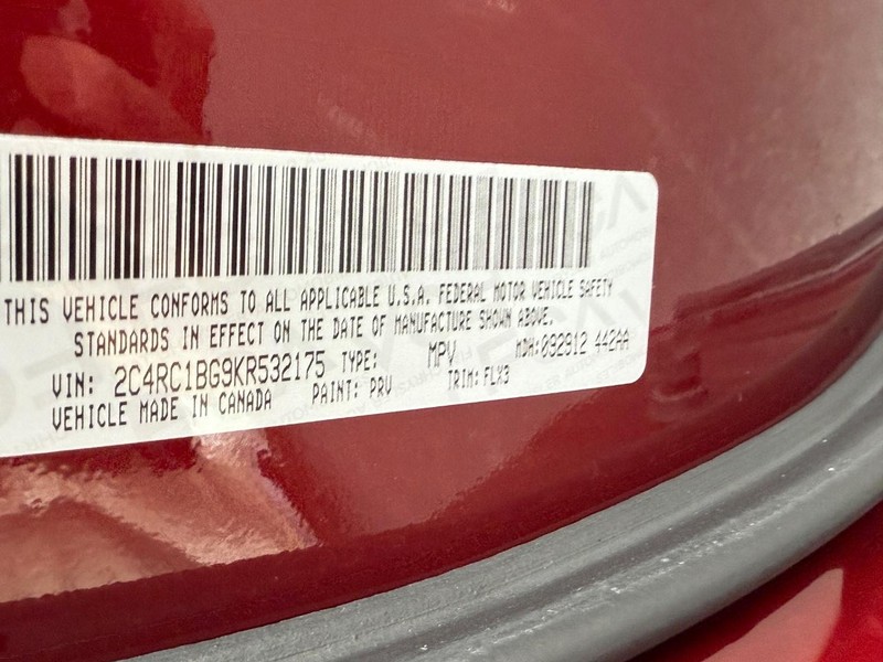 Chrysler Pacifica Vehicle Full-screen Gallery Image 25