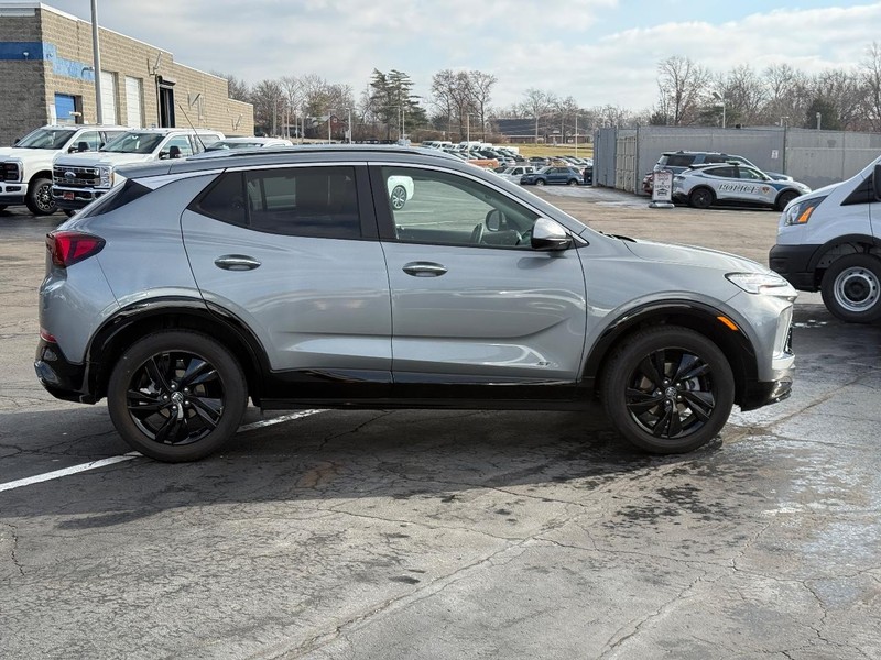 Buick Encore GX Vehicle Full-screen Gallery Image 02