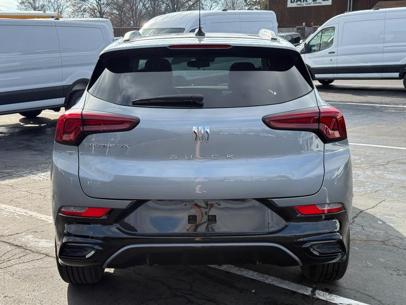 Buick Encore GX Vehicle Full-screen Gallery Image 05