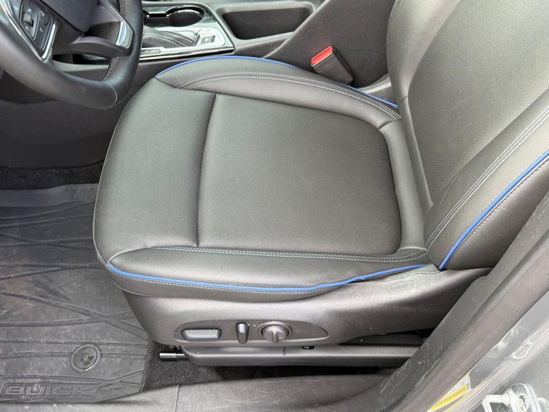 Buick Encore GX Vehicle Full-screen Gallery Image 16